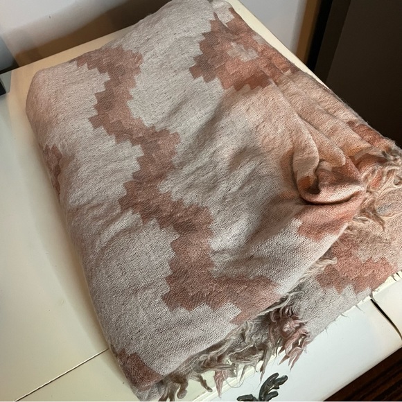 Aritzia Wilfred blanket scarf - Picture 1 of 2